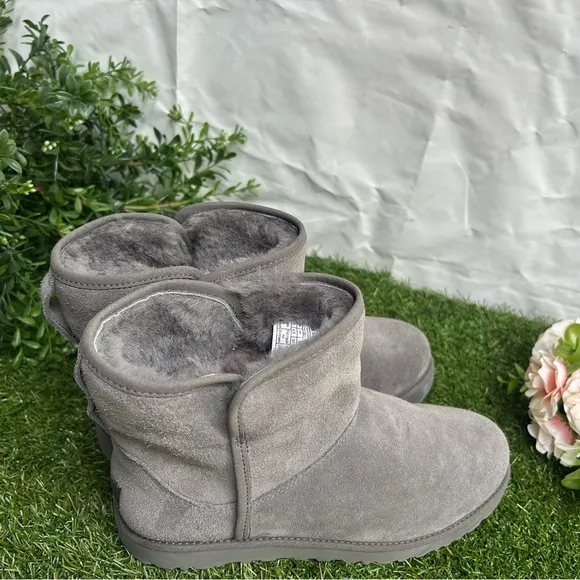 UGG Cory Il Bootie gray woman size 6 new ( store display)