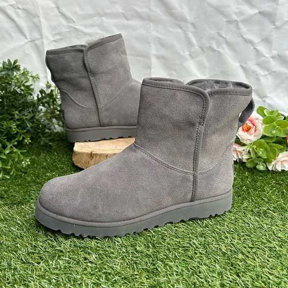 UGG Cory Il Bootie gray woman size 6 new ( store display)