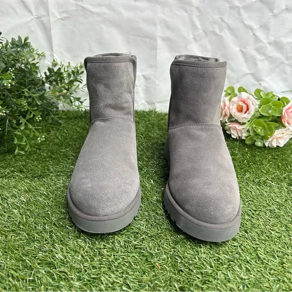 UGG Cory Il Bootie gray woman size 6 new ( store display)