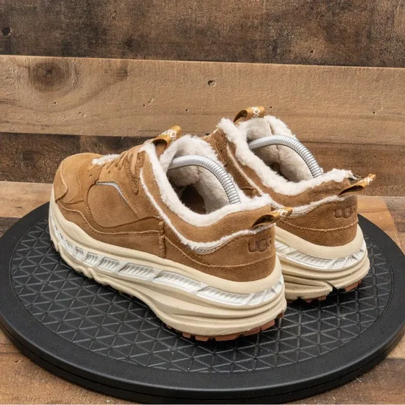 UGG Spill Seam Chestnut Sneakers Men’s Size 9