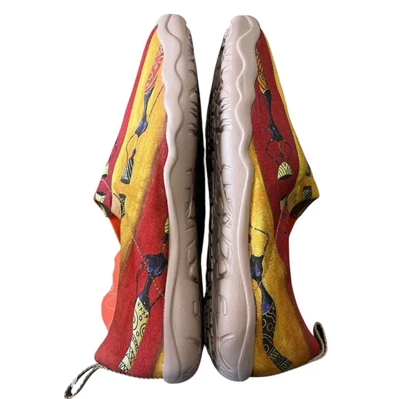 UIN U In Story NWT Shoes Slip On Painted Canvas African Lady Walking Women’s 10
