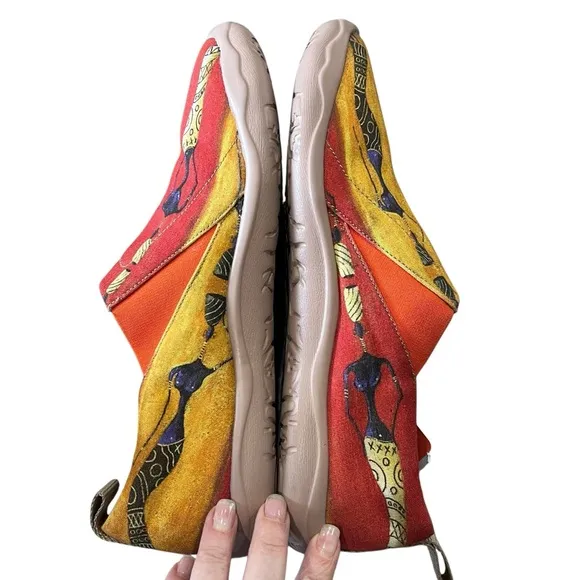 UIN U In Story NWT Shoes Slip On Painted Canvas African Lady Walking Women’s 10