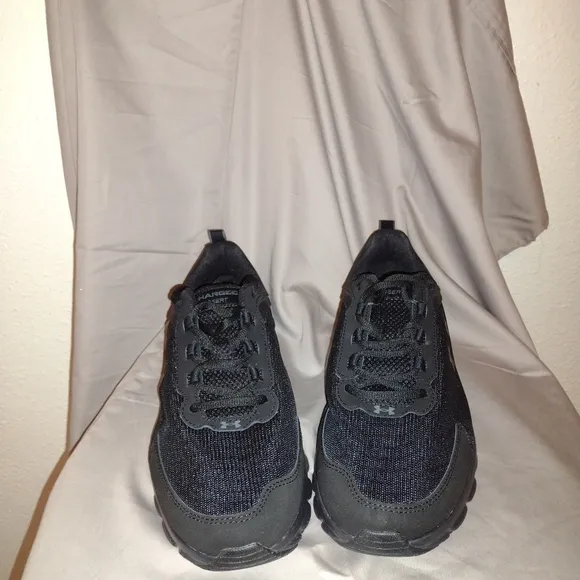 Under Armour &quot; CHARGED &quot; assert Men's size 11.5 Tennis Shoes &quot; BLACK ON BLACK&quot;