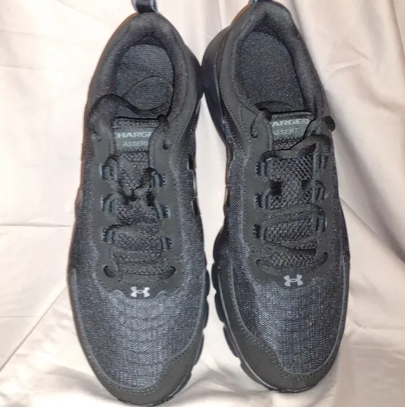 Under Armour &quot; CHARGED &quot; assert Men's size 11.5 Tennis Shoes &quot; BLACK ON BLACK&quot;