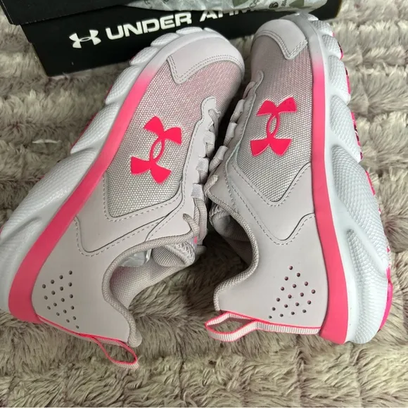 UNDER Armour Girl GradeAssert Sneakers