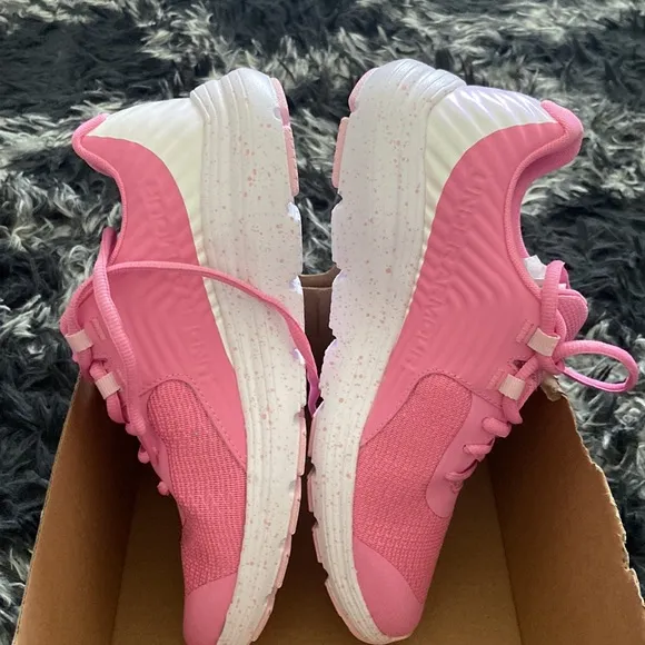 Under Armour Kid's Grade School Outhustle Shoes, White/Pink size youth 5.5