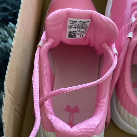 Under Armour Kid's Grade School Outhustle Shoes, White/Pink size youth 5.5