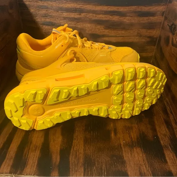 Under‎ Armour Men's Hiking Shoes UA Summit Trek Suede Trekking &amp; Running 10.5
