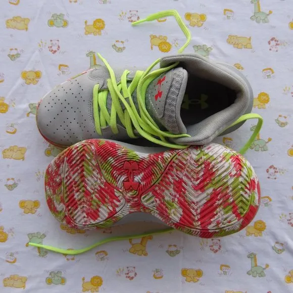under armour shoes size 4Y