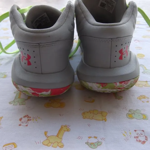 under armour shoes size 4Y