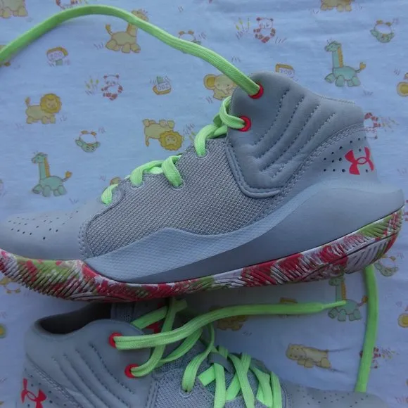 under armour shoes size 4Y