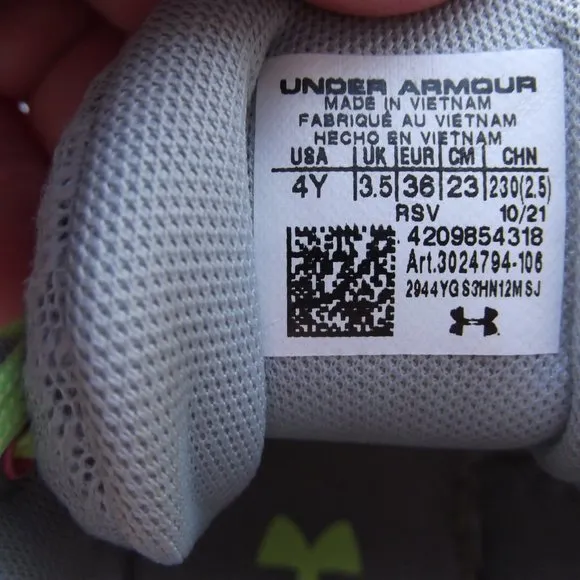under armour shoes size 4Y