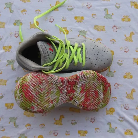 under armour shoes size 4Y