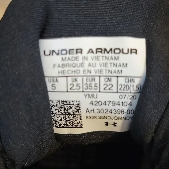 UNDER ARMOUR BLACK HOVR BREAKTHROUGH BASKETBALL SHOES, SIZE 5 - NEW!