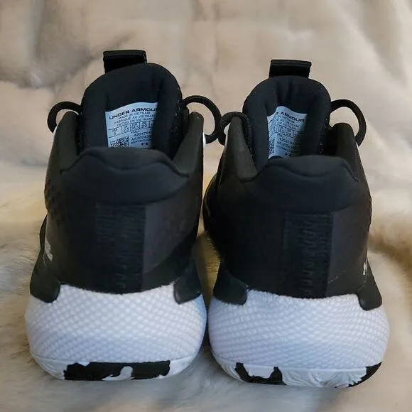 UNDER ARMOUR BLACK HOVR BREAKTHROUGH BASKETBALL SHOES, SIZE 5 - NEW!