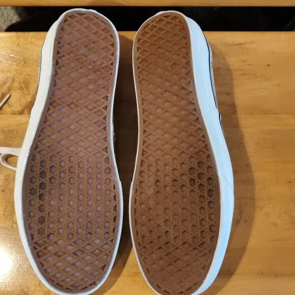 Vans Disney Winnie the Pooh mens size 22