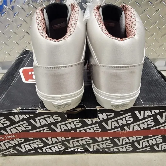 Vans Mountain Edition‎ High Satin Pack Shoes Size 7.5 Neutral Grey/Poppy Red