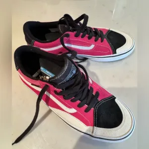 Vans TNT Advanced Prototype Black Magenta White 8 men’s/10 women’s NWOT