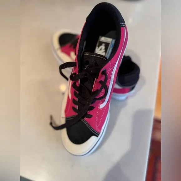 Vans TNT Advanced Prototype Black Magenta White 8 men’s/10 women’s NWOT