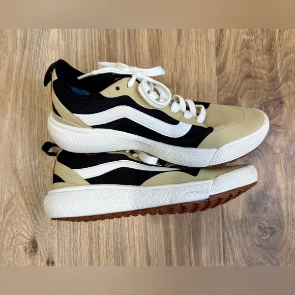 Vans UltraRange EXO 'Beige Black' Size youth 3.5 NWOB