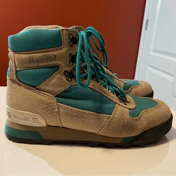 Vasque Women’s Vintage Retro Suede Lace Up Outdoor Hiking Boot Shows