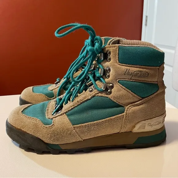 Vasque Women’s Vintage Retro Suede Lace Up Outdoor Hiking Boot Shows