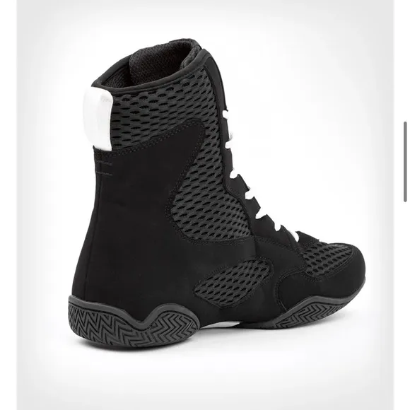 VENUM Black Men's Boxing Shoes brand new size 6.5