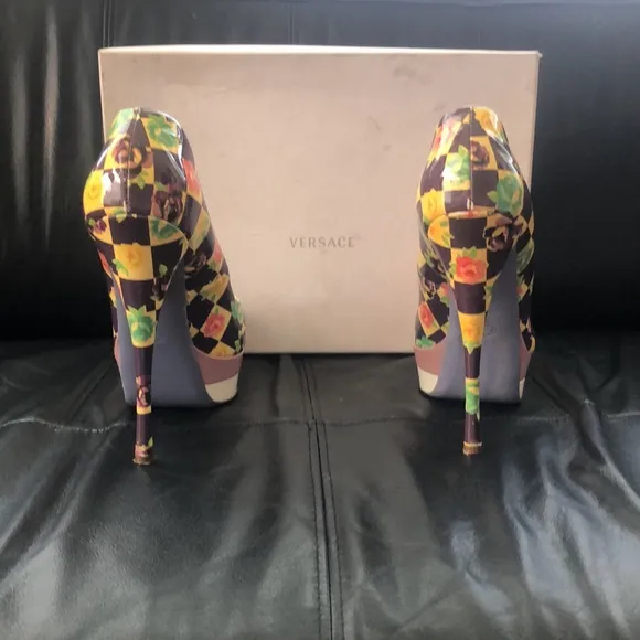 Versace Shoes, GUC