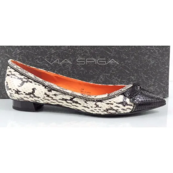 Via Spiga Dottie Pointed Toe Flat Shoes Leather Light Cream / Black Size 7.5