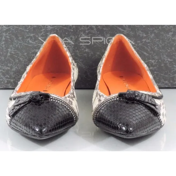 Via Spiga Dottie Pointed Toe Flat Shoes Leather Light Cream / Black Size 7.5