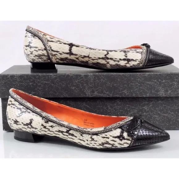 Via Spiga Dottie Pointed Toe Flat Shoes Leather Light Cream / Black Size 7.5