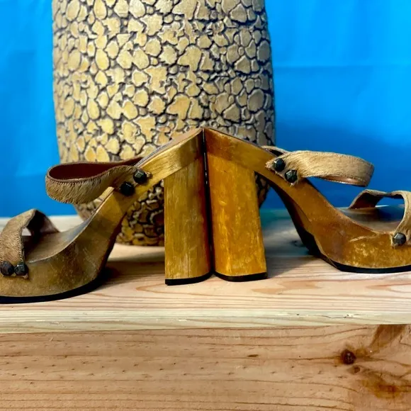 VINTAGE STEVE MADDEN WODDEN SANDALS SIZE. 6