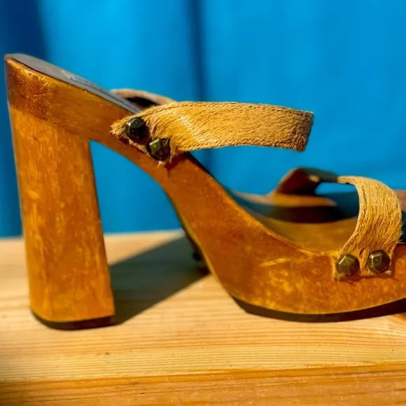 VINTAGE STEVE MADDEN WODDEN SANDALS SIZE. 6