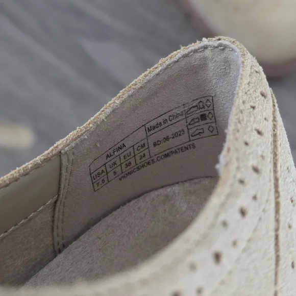 Vionic ALFINA Women's Wingtip Derby Oxford Shoes in Sand Suede, Size 7.5