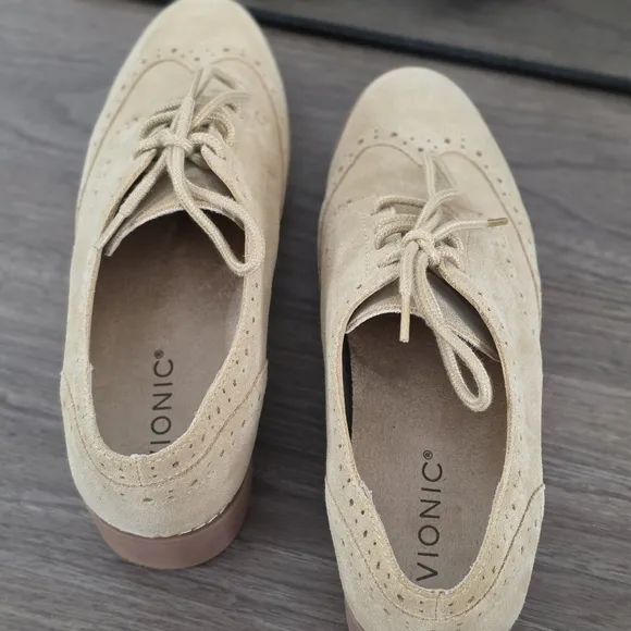 Vionic ALFINA Women's Wingtip Derby Oxford Shoes in Sand Suede, Size 7.5