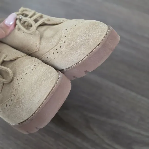 Vionic ALFINA Women's Wingtip Derby Oxford Shoes in Sand Suede, Size 7.5