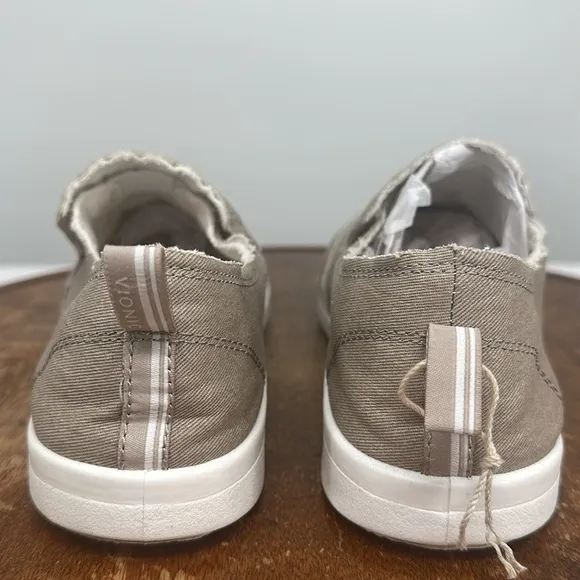 Vionic Beach Shoes Wm 7 Wide Malibu Beige Denim Tan Neutral Slip On Sneakers