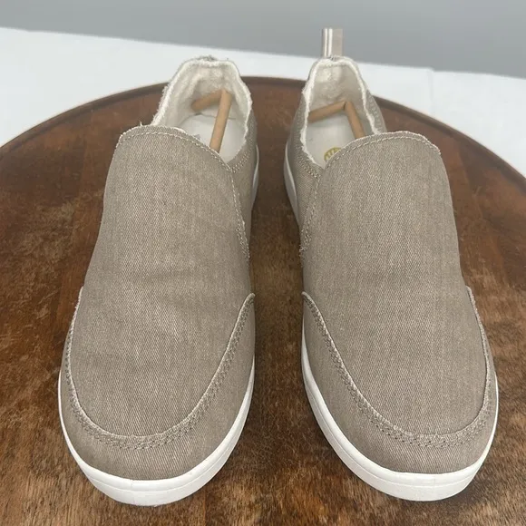 Vionic Beach Shoes Wm 7 Wide Malibu Beige Denim Tan Neutral Slip On Sneakers