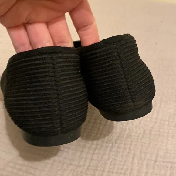 VIVALA BLACK FLAT SHOES. Size 40.5