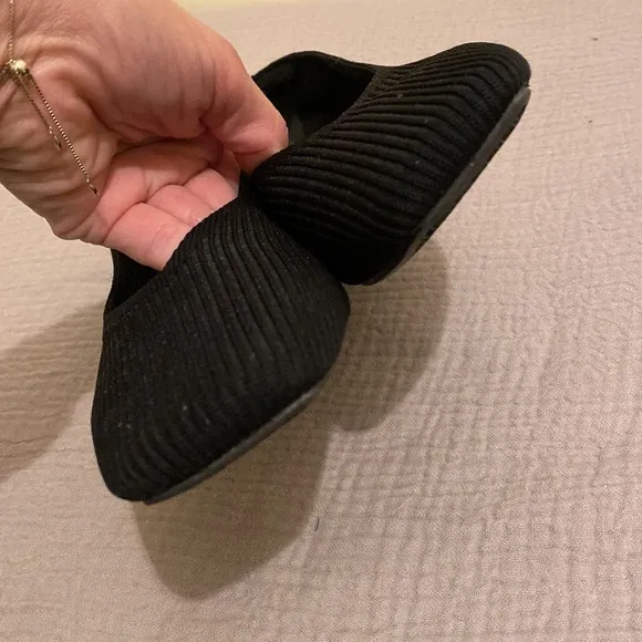 VIVALA BLACK FLAT SHOES. Size 40.5