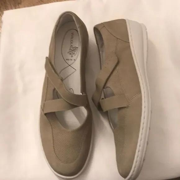 WALDLAUFER TAN NUBUCK STYLE IS GIULIA.  NEW