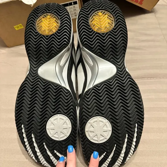 Wilson White and Black Tennis Athletic Shoes with Modern Design