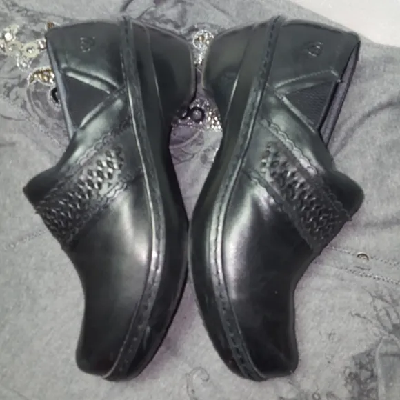 Women's Ariat black leather shoes size 11