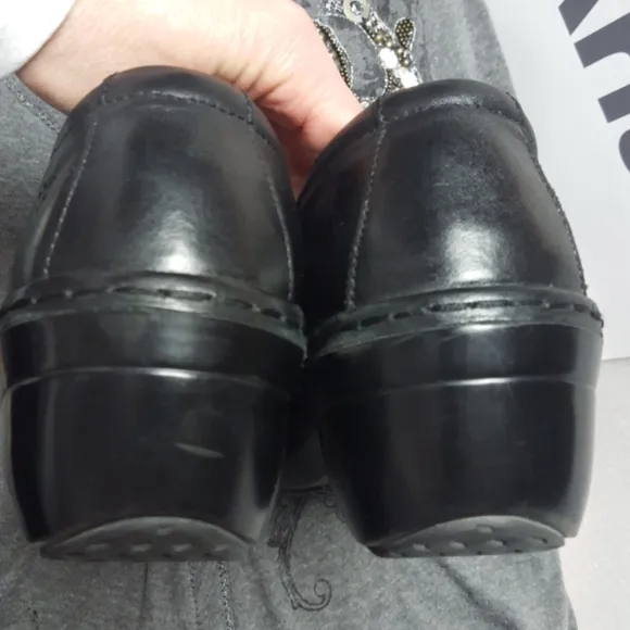 Women's Ariat black leather shoes size 11