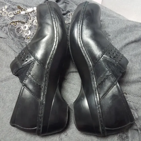 Women's Ariat black leather shoes size 11