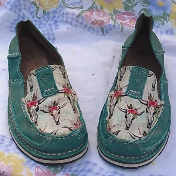 Women's Ariat Cruisers Teal cow skull shoes size  💥 6.5 *** 💥