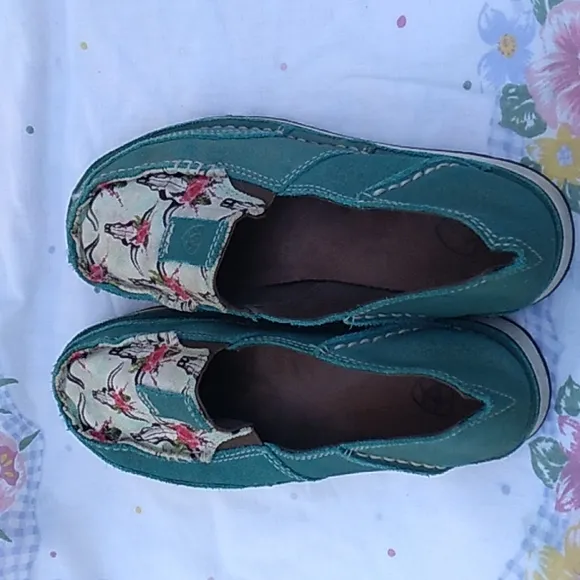 Women's Ariat Cruisers Teal cow skull shoes size  💥 6.5 *** 💥