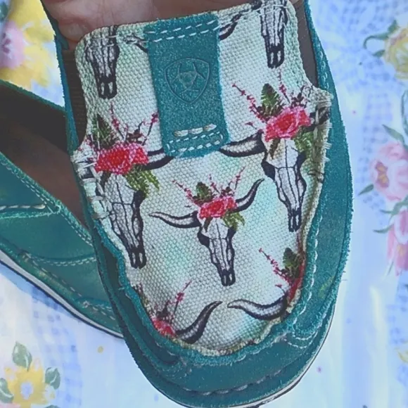 Women's Ariat Cruisers Teal cow skull shoes size  💥 6.5 *** 💥
