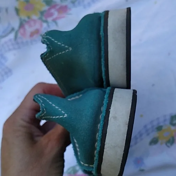 Women's Ariat Cruisers Teal cow skull shoes size  💥 6.5 *** 💥