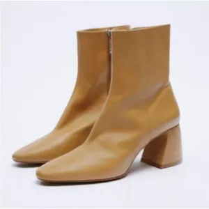 Zara Camel Leather Chunk Heel Ankle Booties | Size 10